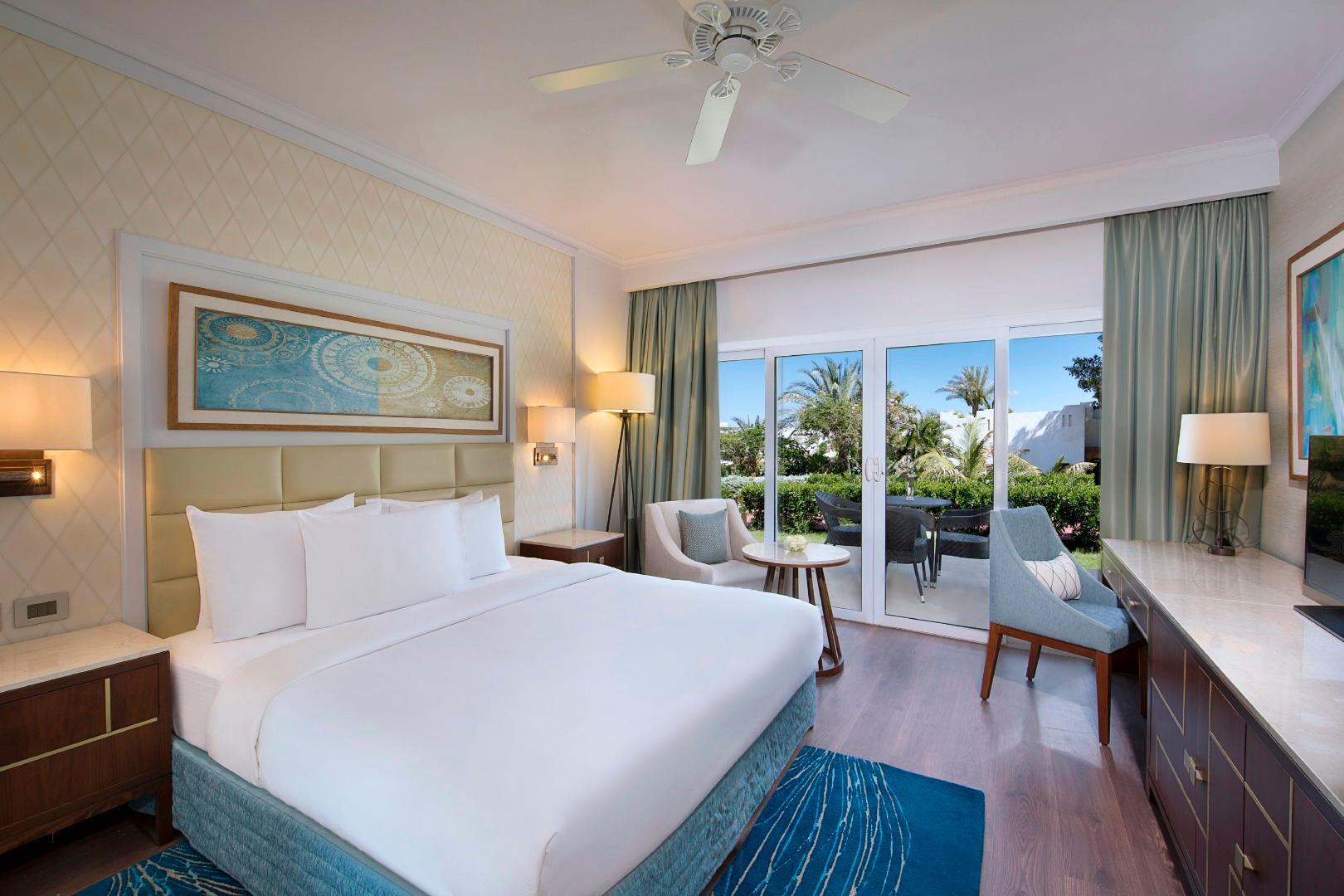 Jaz Sharm Dreams Hotel Kültér fotó A guest room at Hilton Maldives Iru Veli