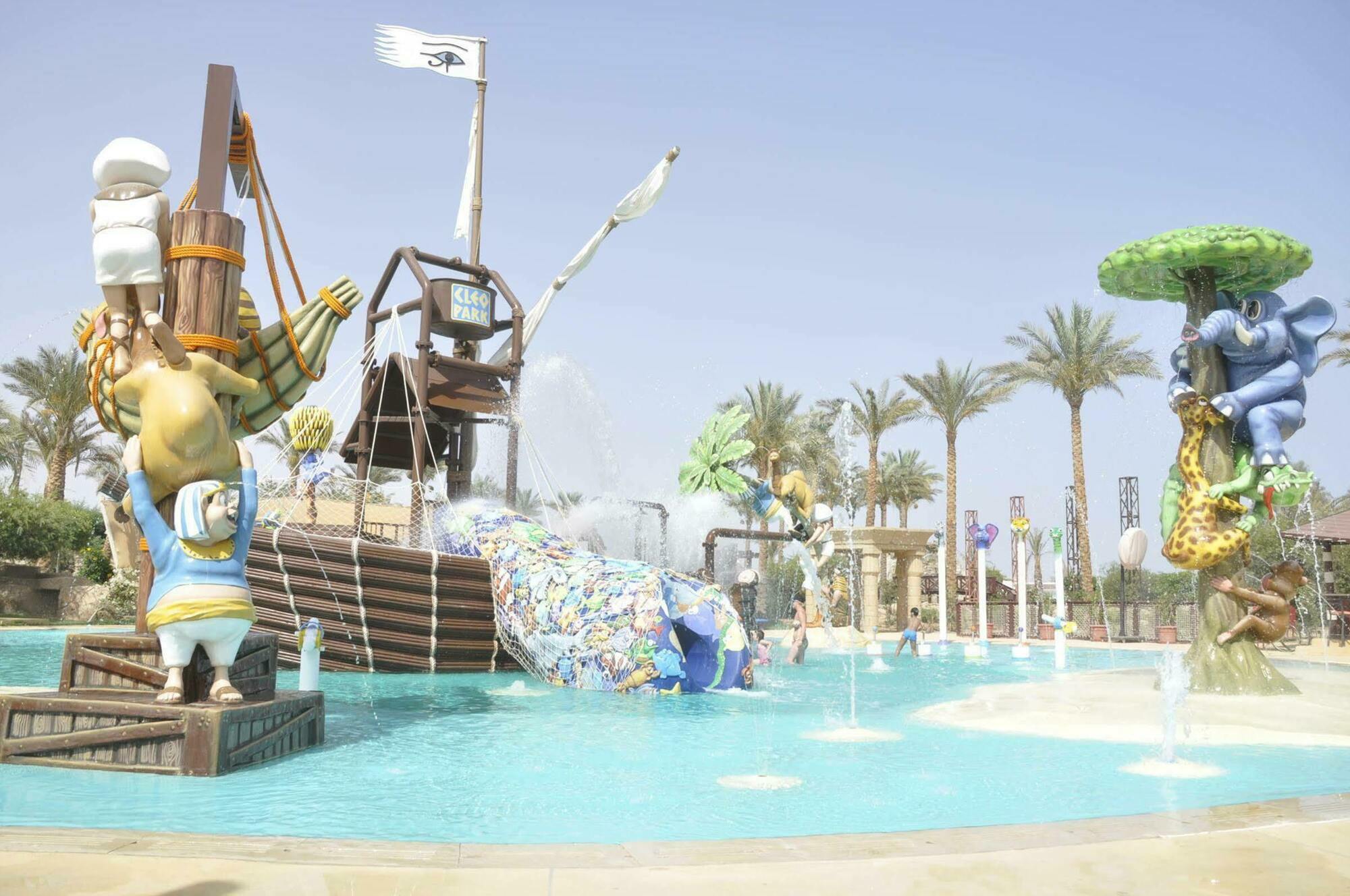 Jaz Sharm Dreams Hotel Kültér fotó The park's children's area